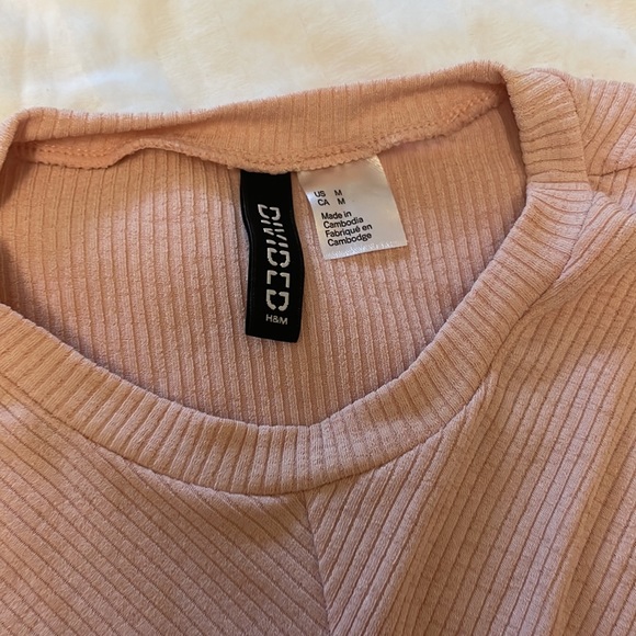 H&M Divided Top. Size Medium - Picture 3 of 3